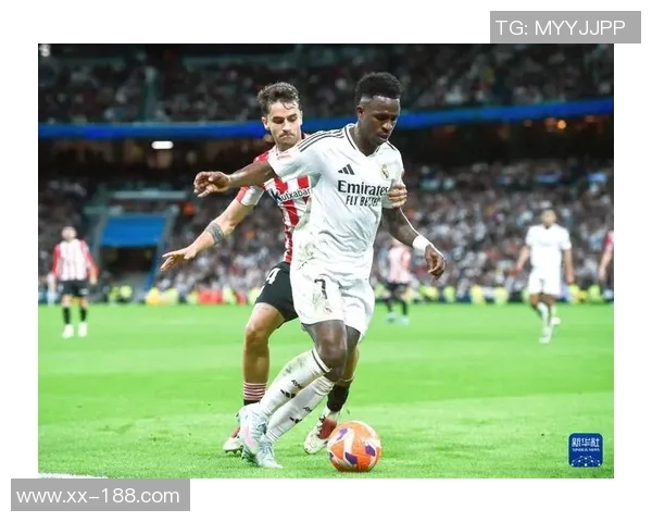 维尼修斯与切尔西传闻不实球员全心投入皇马赛季